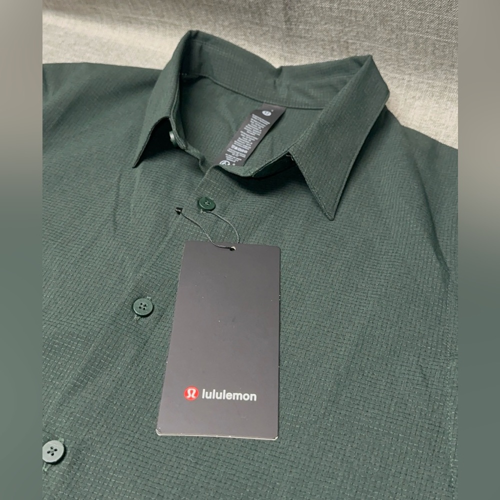 Lululemon Men's Airing Easy Short Sleeve Shirt